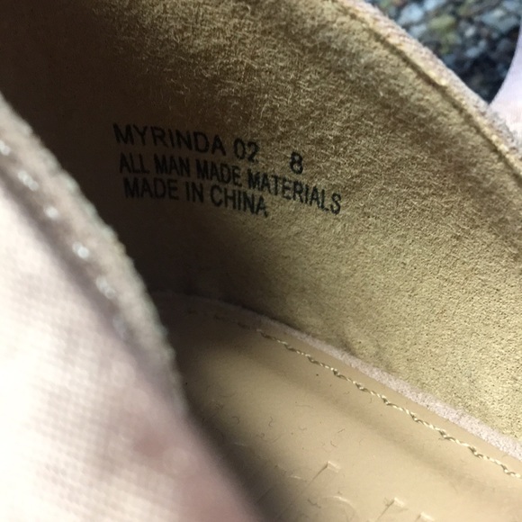 Closed toed flats! - Picture 3 of 5